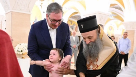 VUČIĆ KRSTIO LAZARA (1) SA KiM "Kao ponosni kum, preuzimam jednu od najsvetijih dužnosti"