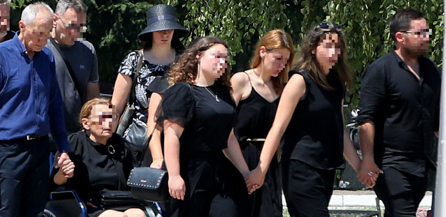 NAJPOTRESNIJI PRIZOR NA SAHRANI ŽENE STRADALE NA SAVI Otac drži uplakane ćerke za ruke, njena majka u invalidskim kolicima (FOTO)