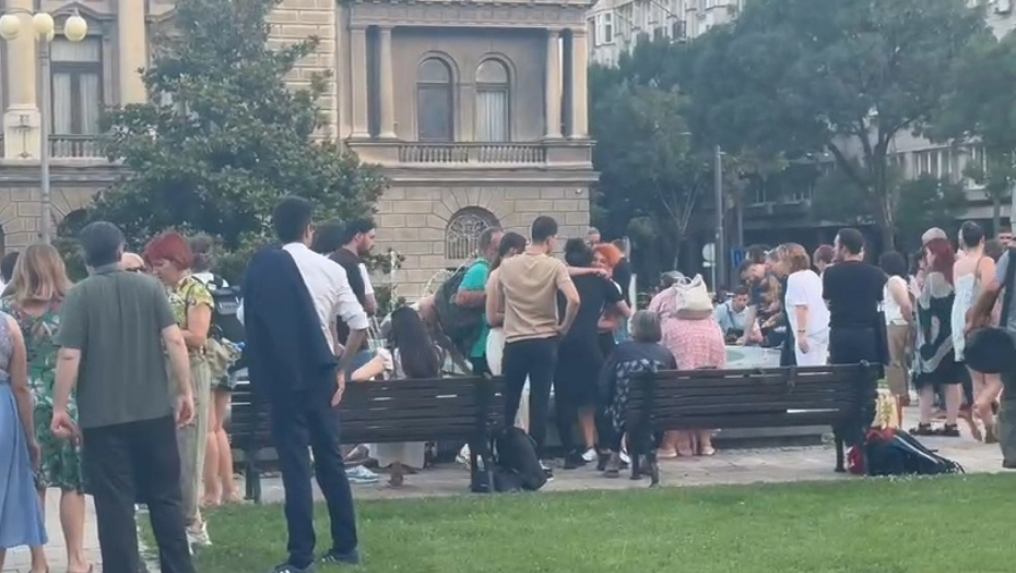 BRUKA! PRIZNAJU GENOCID USRED BEOGRADA Sraman skup u organizaciji NVO, kolovođe Dobrica i Kandićka! (FOTO/VIDEO)