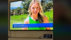 SKORO 5 MILIONA PREGLEDA Beba prvi put vidi mamu voditeljku na TV-u, njena reakcija će vas rastopiti