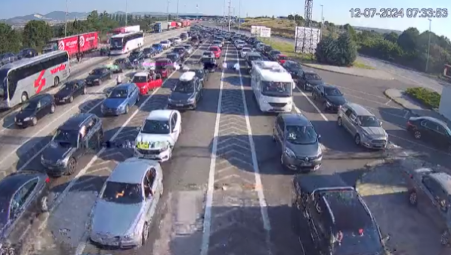 KO NE ZNA ŠTA JE PAKAO, NIJE PREŠAO DRŽAVNU GRANICU! Vozila se zadržavaju 8 SATI, evo kakva je situacija na graničnim prelazima! (FOTO)