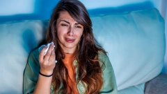 KADA JOJ JE UMRO OTAC, ŽIVOT JOJ SE PRETVORIO U PAKAO Pisala mu je svakog dana, a onda je usledio šok!