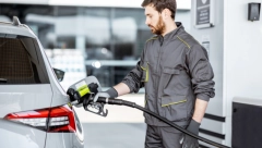 BACATE LI I VI PARE NA PUMPI Mnogi prave grešku dok sipaju gorivo, zbog čega plaćaju više