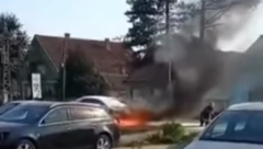 POTRAGA ZA PIROMANOM IZ SURČINA  Snimljen kako baca  flašu sa zapaljivom tečnošću na automobil