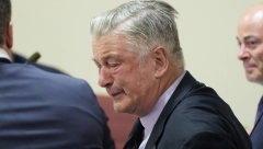 GLUMAC ALEK BOLDVIN OSLOBOĐEN OPTUŽBI ZA UBISTVO IZ NEHATA Glumac briznuo u plač (FOTO/VIDEO)