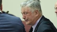 ALEK BOLDVIN OSLOBOĐEN OD OPTUŽBI ZA UBISTVO IZ NEHATA  Emotivne scene u sudnici, glumac se "rasuo u komade"