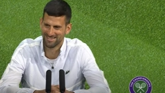 SNIMAK POTPUNI HIT NA MREŽAMA Nole prasnuo u smeh, nije mogao da se suzdrži kada je čuo glas ovog novinara (VIDEO)