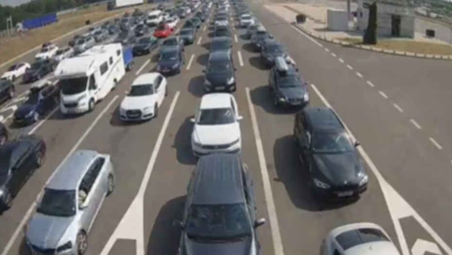 AKO KREĆETE NA MORE, NAORUŽAJTE SE STRPLJENJEM Na ovim graničnim prelazima su najveće gužve (FOTO)