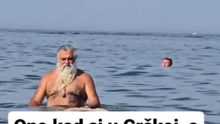 TURISTI U GRČKOJ ZAPREPAŠĆENI PRIZOROM Naizgled običan dan na plaži, a onda je iz vode izronio POSEJDON (VIDEO)