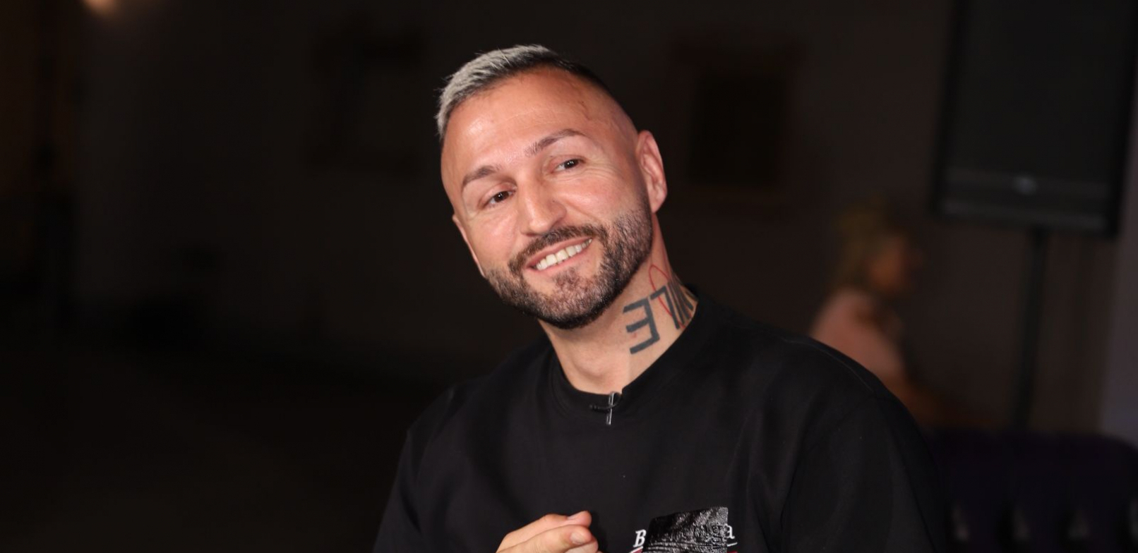 OGLASIO SE ŠA NAKON HAOSA SA MIONINIM RODITELJIMA Objavio njihovu zajedničku fotografiju, svi su primetili ovaj detalj