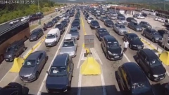 KOLONAMA SE NE VIDI KRAJ! Gužva na putevima, na ova 2 granična prelaza čeka se i do sat i po! (FOTO)