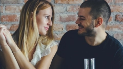 ŽELI DA SAKRIJE PRAVE NAMERE Ovakvo ponašanje otkriva da partner manipuliše vama, upozorava stručnjak za veze