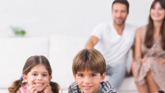 "OD MENE NIJEDNU, A OD TATE MOŽE SVE" Koje 3 osobine biste voleli da vaše dete nasledi od vas? Evo šta su poznati rekli...