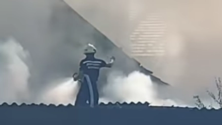 GORE PORODIČNE KUĆE, ŠTETA JE OGROMNA Nemila scena u Paraćinu (VIDEO)