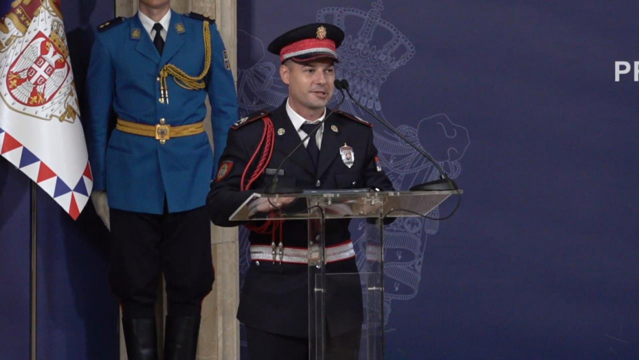 MILOŠ I SAM GLEDAO SMRTI U OČI, SKRHAN BOLOM ZBOG SMRTI KOLEGE POLICAJCA! Njega je vehabija ranio samostrelom, Nikolu Albanac pištoljem mučki ubio! (FOTO)