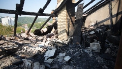 "IZVUKLA SAM SINA I OCA NAPOLJE DOK NAM JE VATRA GUTALA DOM!" Ispovest vlasnice stana na Kanarevom brdu u kojem je izbio požar! (FOTO)