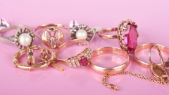 KAKO OČISTITI BIŽUTERIJU Zablistaće kada je operete mešavinom od 2 sastojka, a evo kako da sprečite da promeni boju