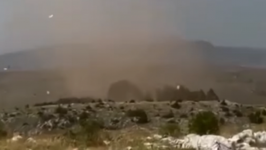 ''SAMO SMO LEGLI, LETELI SU CREPOVI'': Ovako su meštani Sjenice opisali TORNADO koji ih je zadesio!