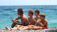 MOGU IZAZVATI TROVANJE SALMONELOM I NAPRAVITI OZBILJNE KOMPLIKACIJE 5 jela koje nikako ne smete nositi na plažu — sendvič je jedna od njih