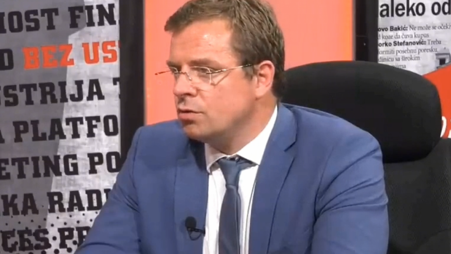 NASTAVLJENI NAPADI NA PREDSEDNIKA! "Vučić je ludak, Danilo kriminalac, hoće da siluju decu i prave srpski silovateljski sabor"