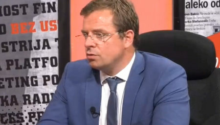 NASTAVLJENI NAPADI NA PREDSEDNIKA! "Vučić je ludak, Danilo kriminalac, hoće da siluju decu i prave srpski silovateljski sabor"