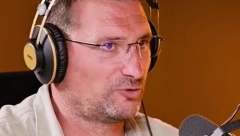 ĐACI TUGUJU ZA ČIKA STOLETOM Nema čoveka u Srbiji koji nije zaplakao kada je video šta su deca napravila na kiosku u kojem je radio