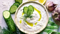CACIKI Omiljena salata po originalnom grčkom receptu, samo zalogaj vas deli od mora