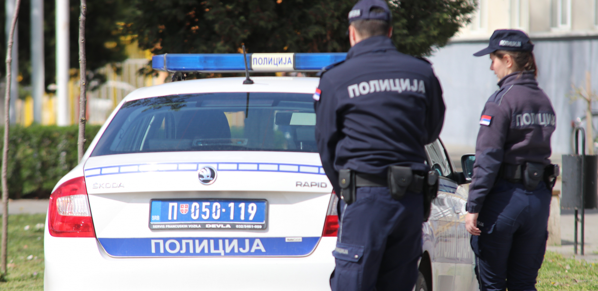 ŽENU IZBO NOŽEM, PA SKOČIO U MORAVU Stravično nasilje u Čačku