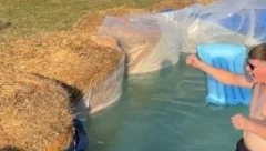 NIJE BALI, AL' SU BALE! Momci rešili problem vrućine, svi im zavide! Kako im je OVO palo na pamet? (VIDEO)