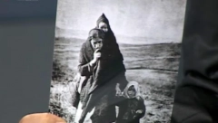 MILICA NOSI DECU I BEŽI OD USTAŠKOG NOŽA! Ovu sliku VIDELI STE SVI, ali BOL koju ona nosi svaki Srbin MORA da zna (FOTO)
