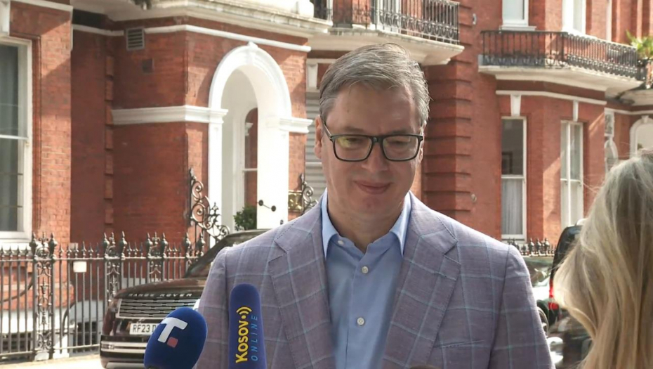 "OPŠTE LUDILO U SVETU, KAO DA IH JE SVE UJELA CE-CE MUVA" Vučić odgovorio opozicionim medijima!