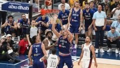 SRBIJA POKAZUJE ZUBE AMERIMA Kakva akcija "orlova": Jokić za Dobrića, a onda brutalno kucanje (VIDEO)