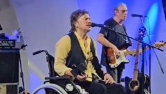 HITNO SAM OPERISAN, TRPEO SAM UŽASNE BOLOVE Oglasio se Alen Islamović nakon što je završio u invalidskim kolicima