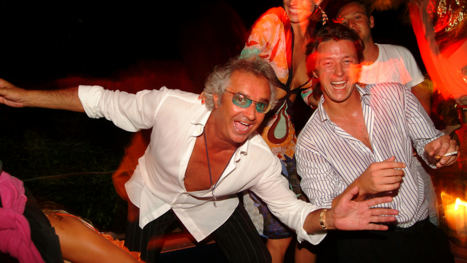 MILIJARDERI KOJI VAŽE ZA FINE MOMKE ORGIJAJU NA ŽURKAMA KAO PODIVLJALI Unošenje telefona je zabranjeno, a o svemu mora da se ćuti!