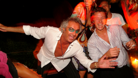 MILIJARDERI KOJI VAŽE ZA FINE MOMKE ORGIJAJU NA ŽURKAMA KAO PODIVLJALI Unošenje telefona je zabranjeno, a o svemu mora da se ćuti!