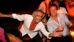 MILIJARDERI KOJI VAŽE ZA FINE MOMKE ORGIJAJU NA ŽURKAMA KAO PODIVLJALI Unošenje telefona je zabranjeno, a o svemu mora da se ćuti!