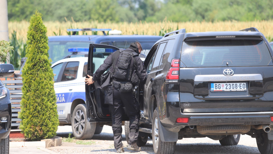 UHAPŠENI POMAGAČ UBICE POLICAJCA I NJEGOVA ŽENA!  Dačić: "Sumnja se da je organizovao transport od Preševa ka Loznici"