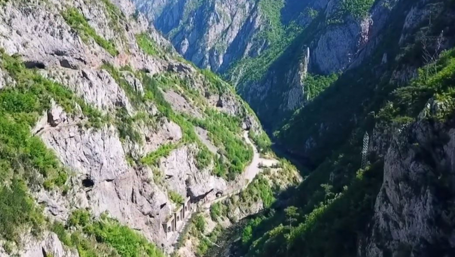 DVOJE MAĐARSKIH TURISTA SPASENO U PIVI: Planinarili na teritoriji Bosne i Hercegovine pa zalutali u Crnoj Gori