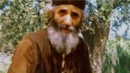 KAD SE MAJKA MOLI, PODZEMLJE DRHTI! Moćne reči starca Pajsija i danas odjekuju