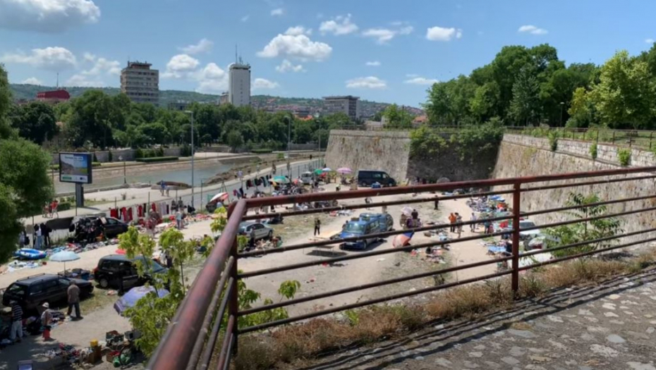 MUŠKARAC PAO SA BEDEMA NIŠKE TVRĐAVE! Prolaznici ga zatekli na betonu
