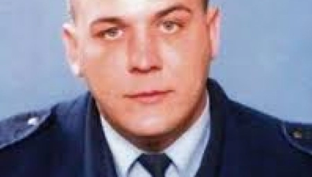 MOTOCIKLOM STAO PRED NAORUŽANE PLJAČKAŠE BANKE Svi su ga od milja zvali Šerif sa Ade