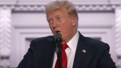 TRAMP ŽESTOKO OPLEO PO BAJDENU POSLE POVLAČENJA IZ PREDSEDNIČKE TRKE Spomenuo i Kamalu Haris