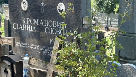 "ŽIVEO JE ZA SVOJU ZEMLJU I SRPSKI NAROD"  Rođaka se pesmom oprostila od Nikole (FOTO)
