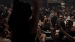 HAOS NA NASTUPU NAŠE PEVAČICE Klub u potpunom mraku, ljudi vrište iz sveg glasa