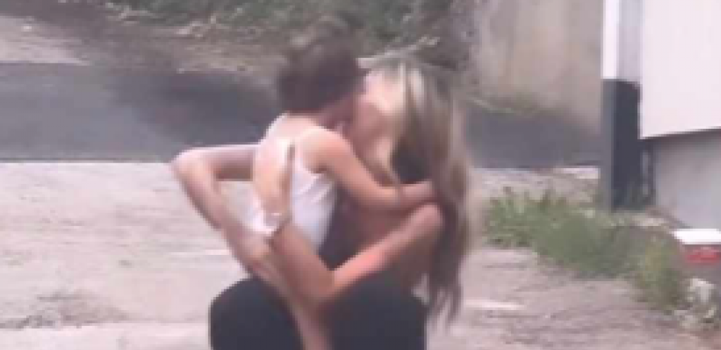 PRVI SUSRET ANELI SA ĆERKOM NOROM Suze i jecaji se prelamaju ulicom, Ahmićeva ne može da dođe sebi nakon što je videla naslednicu
