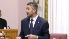 NEVIĐENI SKANDAL U DUBROVNIKU Gradonačelnik pozdravio ustaškim pozdravom, potpredsednik vlade aplaudirao