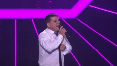 NAŠEM PEVAČU UMRLA SUPRUGA (33) Ostao je sam sa četvoro dece, potresni detalji rasplakali su javnost!