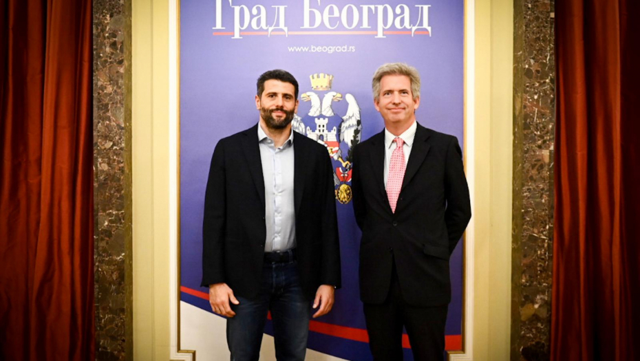 ŠAPIĆ PRIMIO AMBASADORA VELIKE BRITANIJE Domaćin i gost podsetili na tradicionalno prijateljstvo dve zemlje (FOTO)