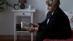 UDOVICA PALA U NESVEST OD ŠOKA Posle 42 godine braka testament muža milionera otkrio sve, niko ne može da veruje kome je ostavio bogatstvo