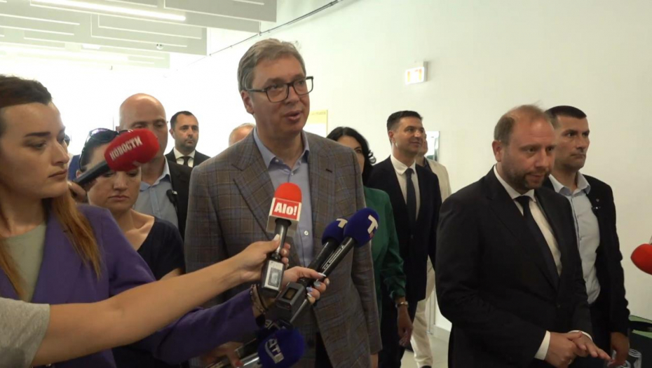 "POSEBNO DA RAZVIJAMO KARGO" Vučić na niškom aerodromu: Moramo da donesemo mere za rast putničkog saobraćaja